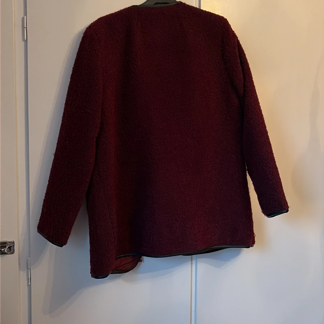 Vinröd teddyjacka från Geena - 1