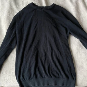 Hampton republic tröja  - Lite av en v-Neck 