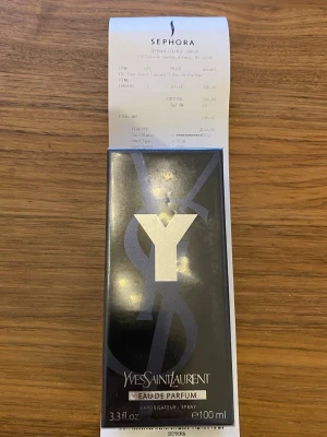 Yves Saint Laurent Y EdP 100ml - Y Eau de Parfum från Yves Saint Laurent, 100 ml. Tillverkad i Frankrike. Oöppnad och köttig finns