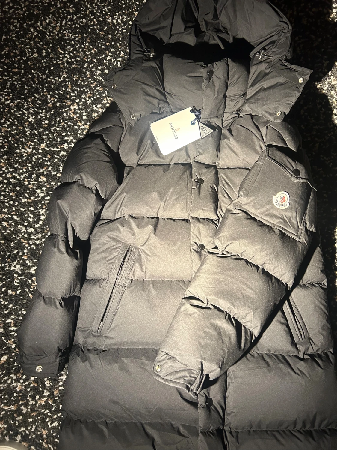 Svart lång dunjacka från Moncler - 2