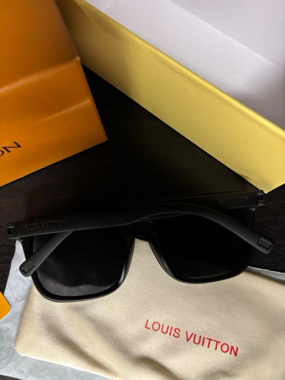 Solglasögon svarta - 1