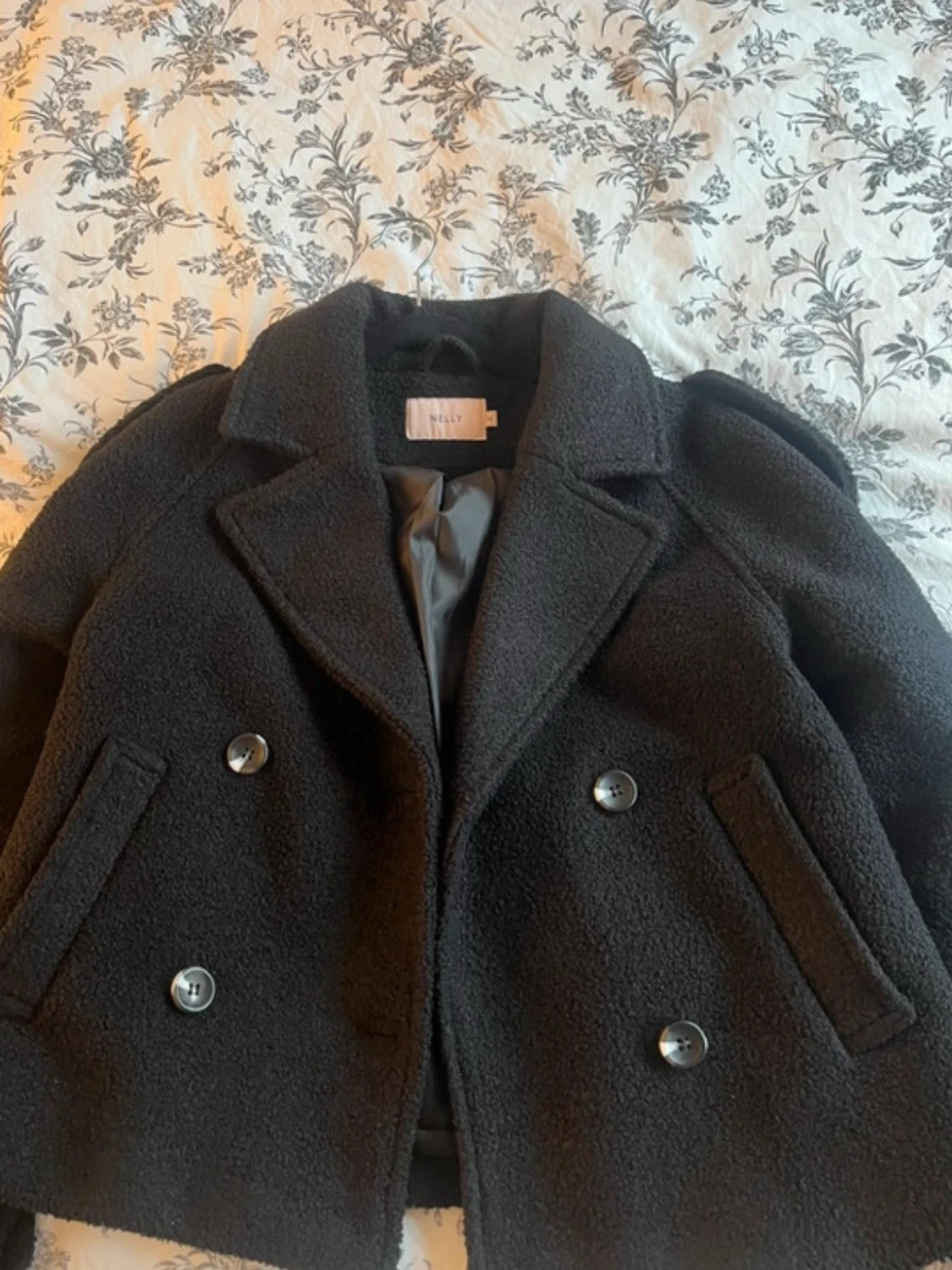 Svart teddy skepparkavaj från Nelly - 2