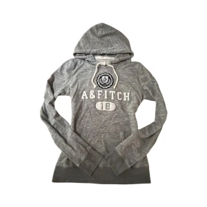 Abercrombie & Fitch Hoodie - Grå Abercrombie & Fitch hoodie i storlek S! 