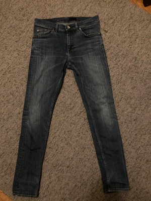 Tiger of Sweden jeans  - Snygga mörkblå jeans från tiger of Sweden, bra skick, modell är evolve, passform:slim fit W31 L32 Nypris:1500kr Skriv vid funderingar 