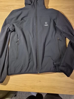 Haglöfs jacka - Haglöfs jacka inga deffekter. Om ni vill ha någon mer bild är det bara fråga