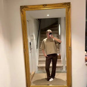 Beige stickad kortärmad  - Storlek M