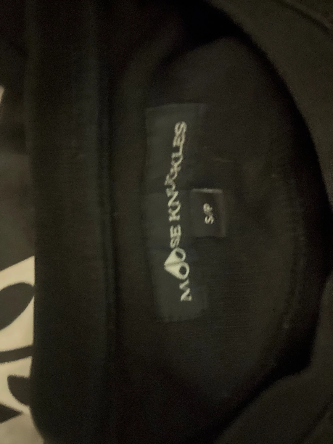 Svart tröja Moose Knuckles med rött tryck - 2