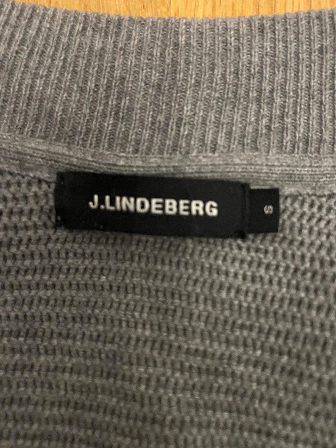 Grå fullzip från J.Lindeberg i storlek S - 1