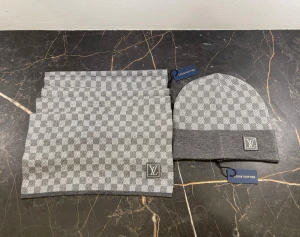 Mössa och halsduk från Louis Vuitton - Har många!