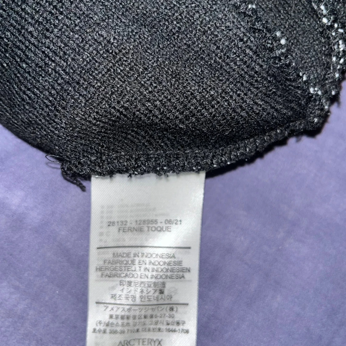 Svart Arc'teryx mössa med skelett - 3