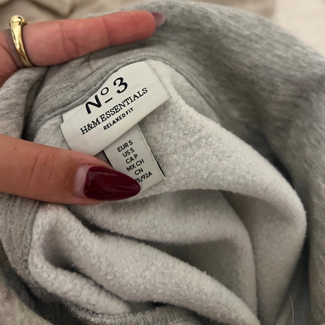 Grå hoodie från H&M - 2