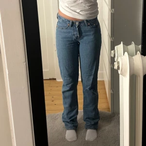Blå jeans från lager 157, straight fit - Snygga blå jeans från lager 157, storlek xxs! Säljer då jag inte använder jeansen längre.