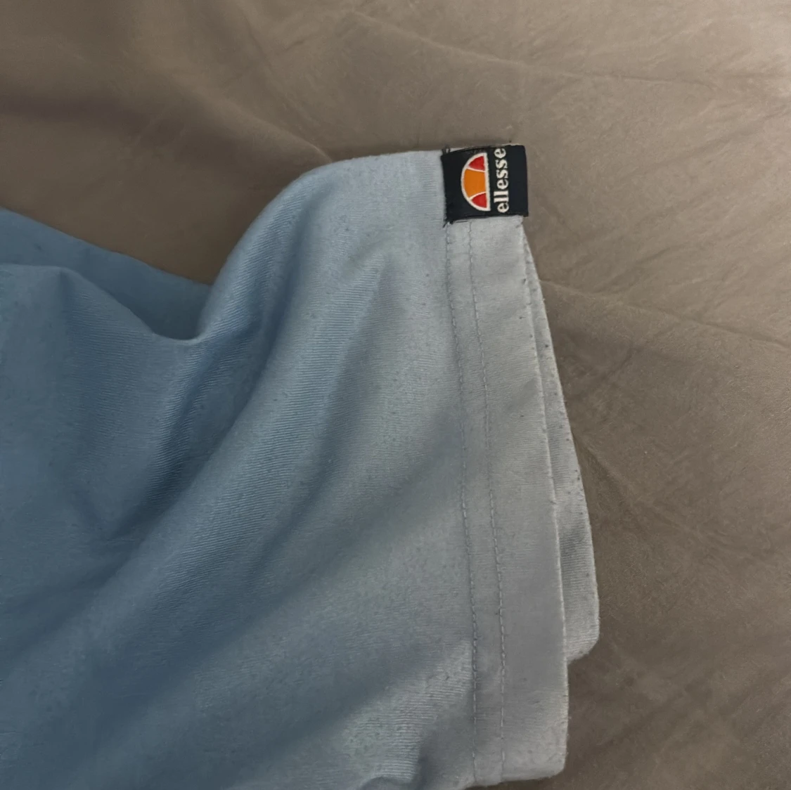 Blåvit t-shirt från Ellesse - 3