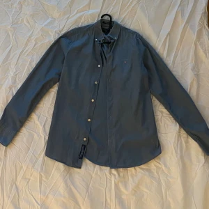 Skjorta - Blå Gant skjorta. Storlek S.