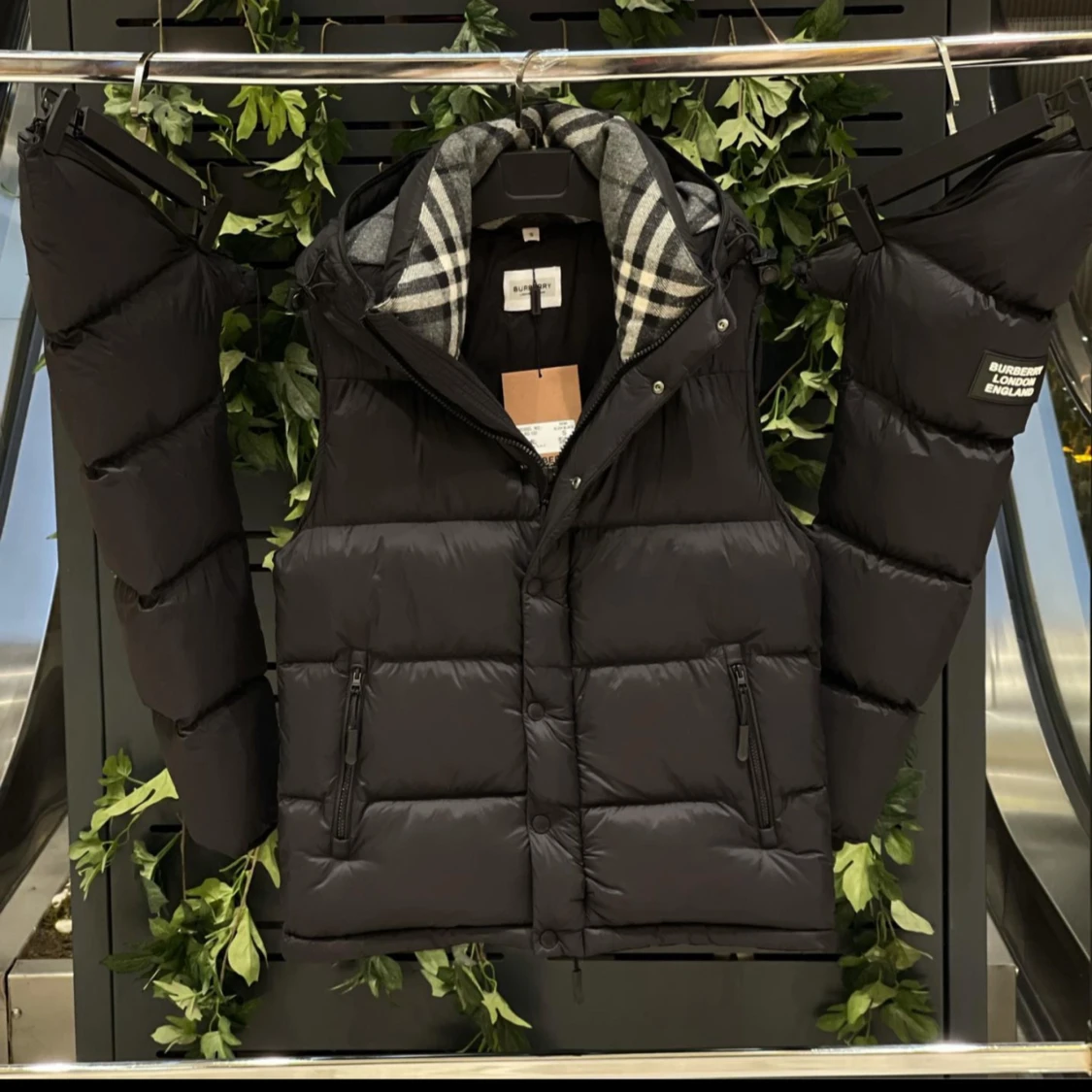 Svart pufferjacka från Burberry - 1