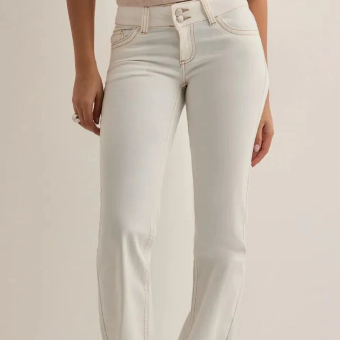 SÖKER DESSA STORLEK 34