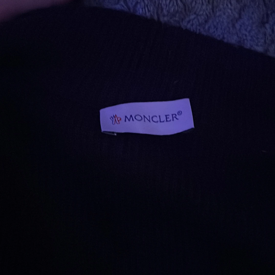 Svart jacka från Moncler med röd/vit rand - 3