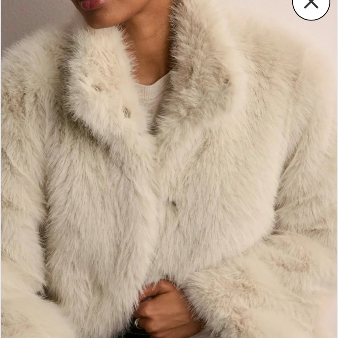 Ljus pälsjacka med krage - 1