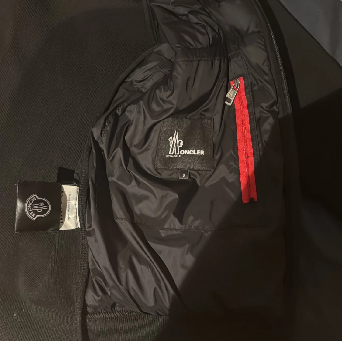 Svart pufferjacka från Moncler Grenoble - 2