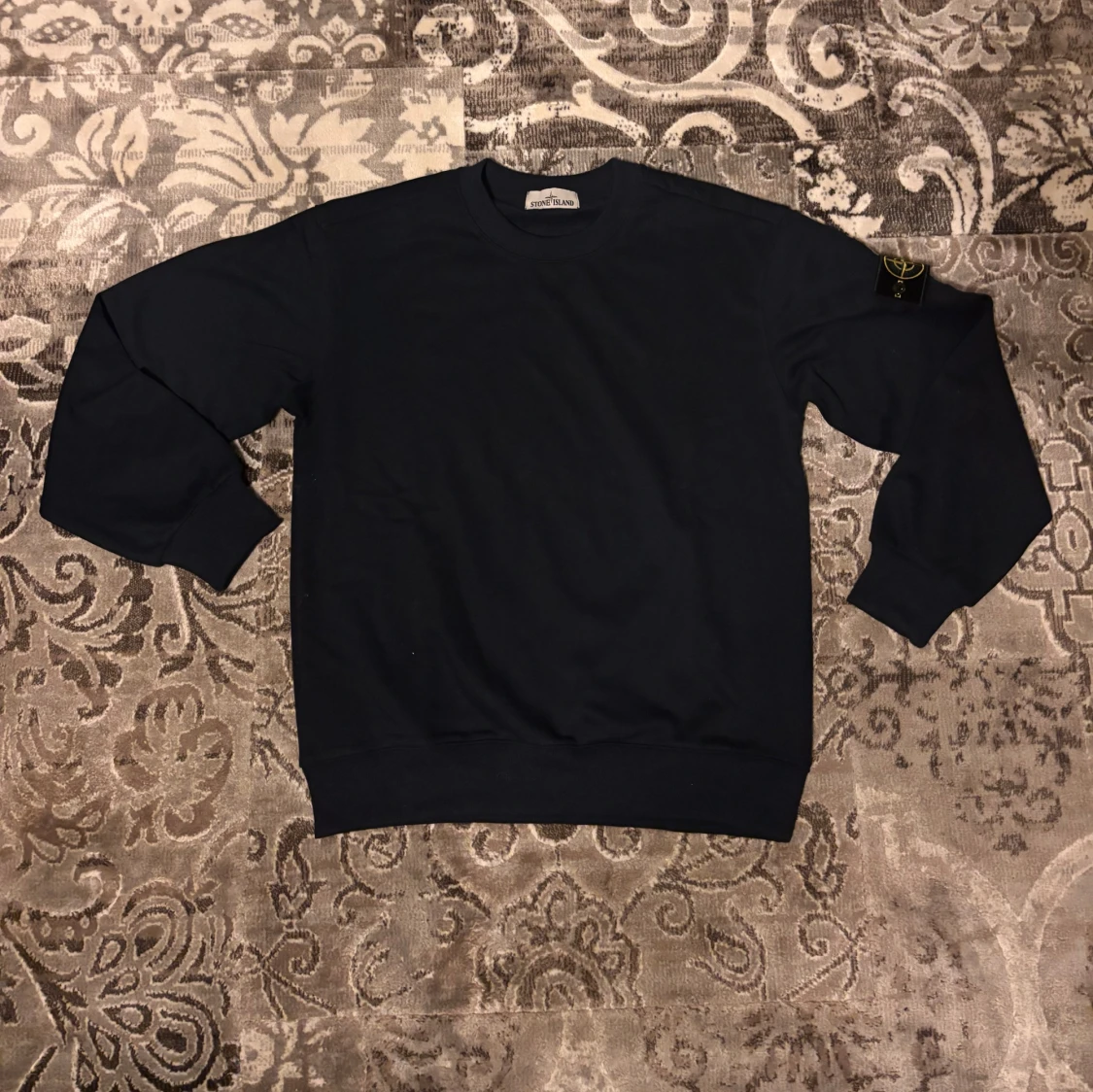 Svart Stone Island sweatshirt