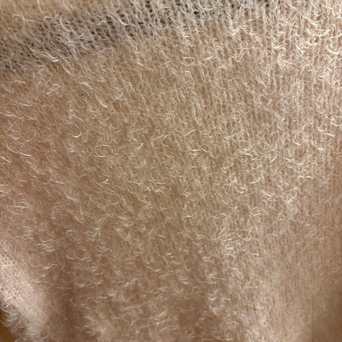 Rosa fluffig tröja - 1