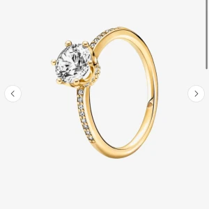 Pandora ring  - Säljer denna ring för halva priset, äkta från Pandora. Ca storlek 17 