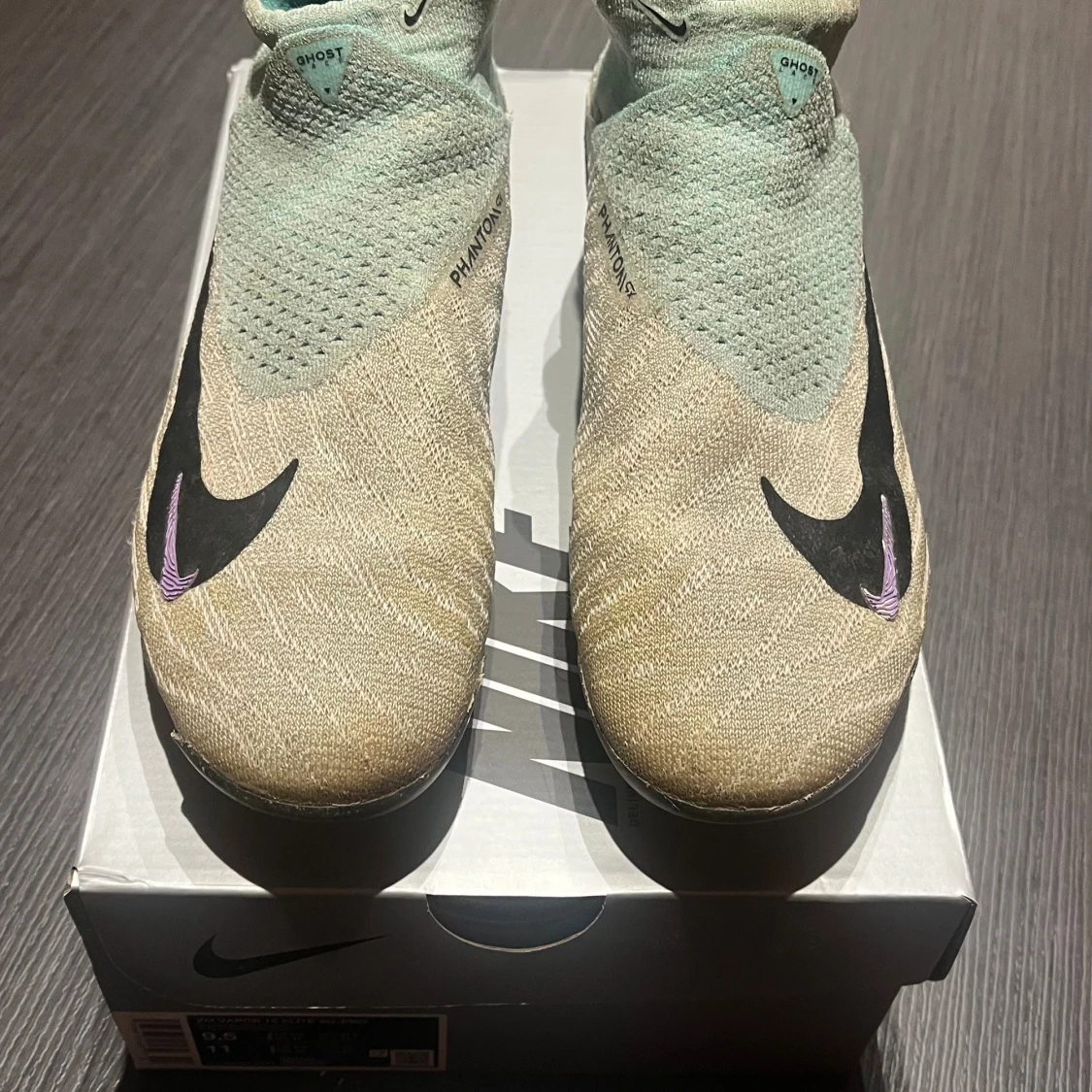 Phantom Gx Elite 1 ghost lace Nike gripkint fotbollskor!De är i storlek 40 (25 cm)!