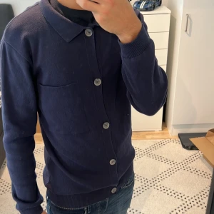 Stickad cardigan från Jan N June  - As fet cardigan, skick 10/10 inga defekter ingenting, priset går att diskuteras🙌🙌