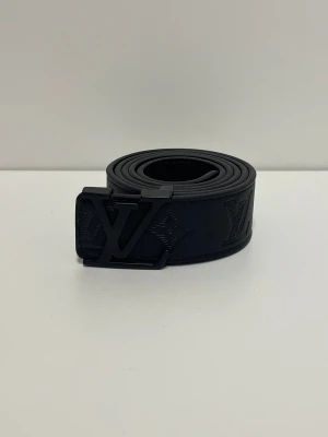 Lv Bälte - Säljer ett helt nytt bälte, aldrig använd. Storlek 110. Skriv gärna vid fler frågor. Postar inom 24h efter betalning. (Alla bilder är tagna av mig)