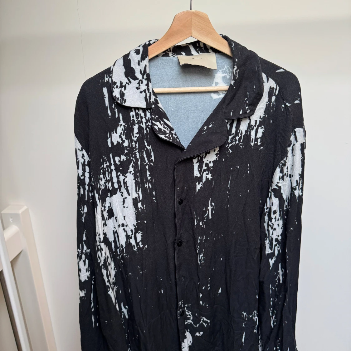 Svart och vit silkesskjorta Limitato