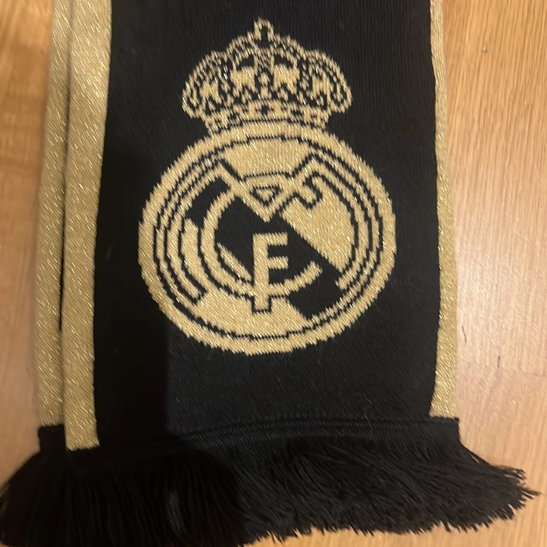 Real Madrid svart och guld halsduk - 2