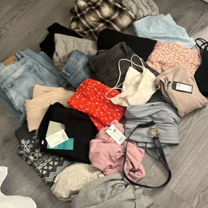 klädpaket  - vissa saker har defekter men mycket är nytt/oanvänt!🩷