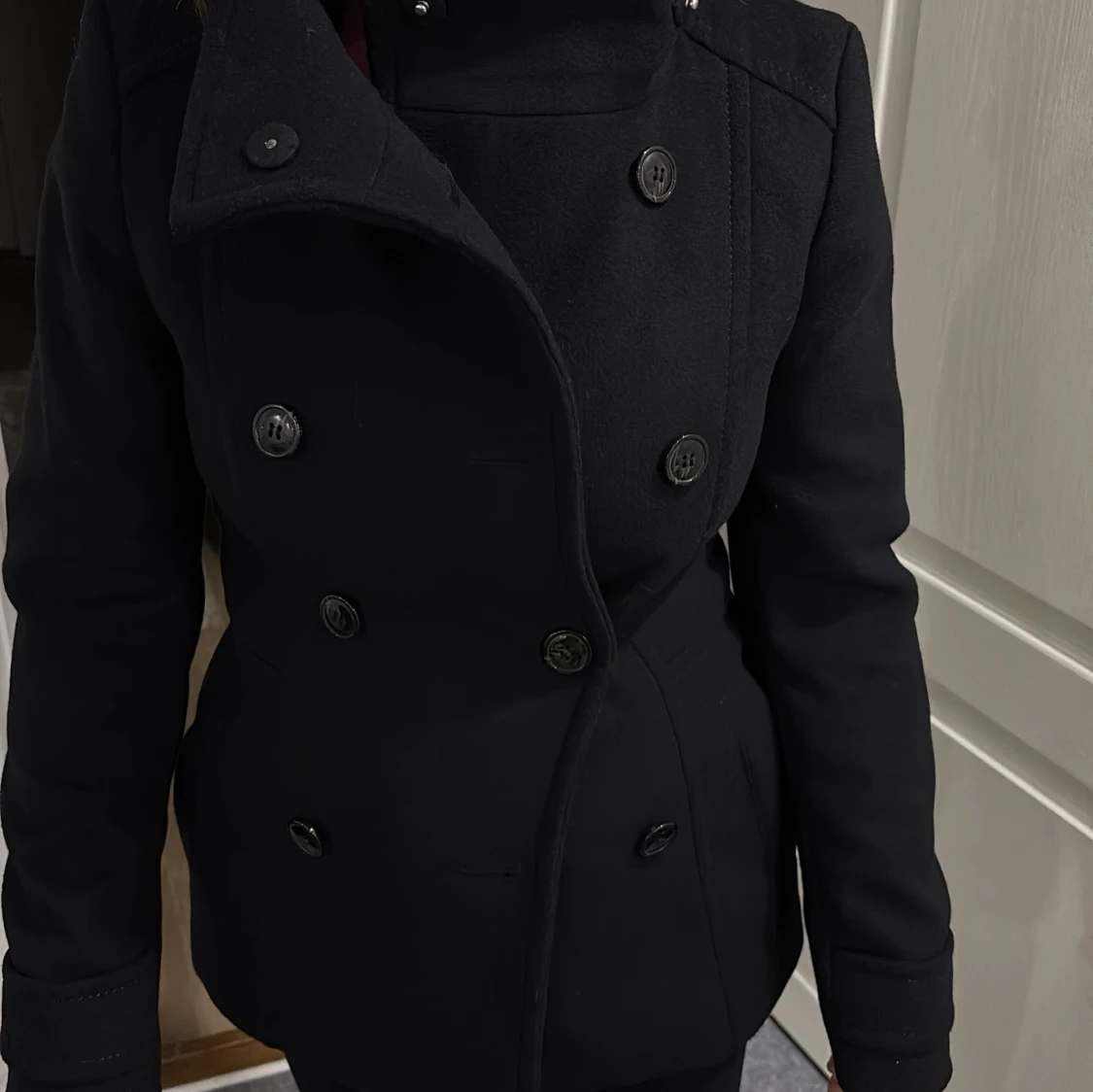 Svart skepparkavaj med knappar - 2