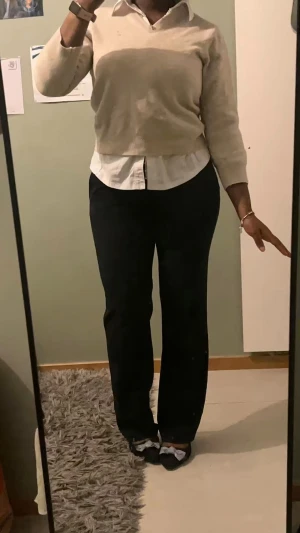 Yves Saint Laurent - sweatshirt - En super cute YSL (Yves Saint Laurent) tröja från deras Pour Homme vintage collection, en av mina favorit märken!😝Ändå fast jag har haft den ganska länge nu så är den i bra skick! Vet inte exakt vilken storlek den är, men den är någonstans mellan XS och S. Skriv gärna om ni vill ha mer info😙💕