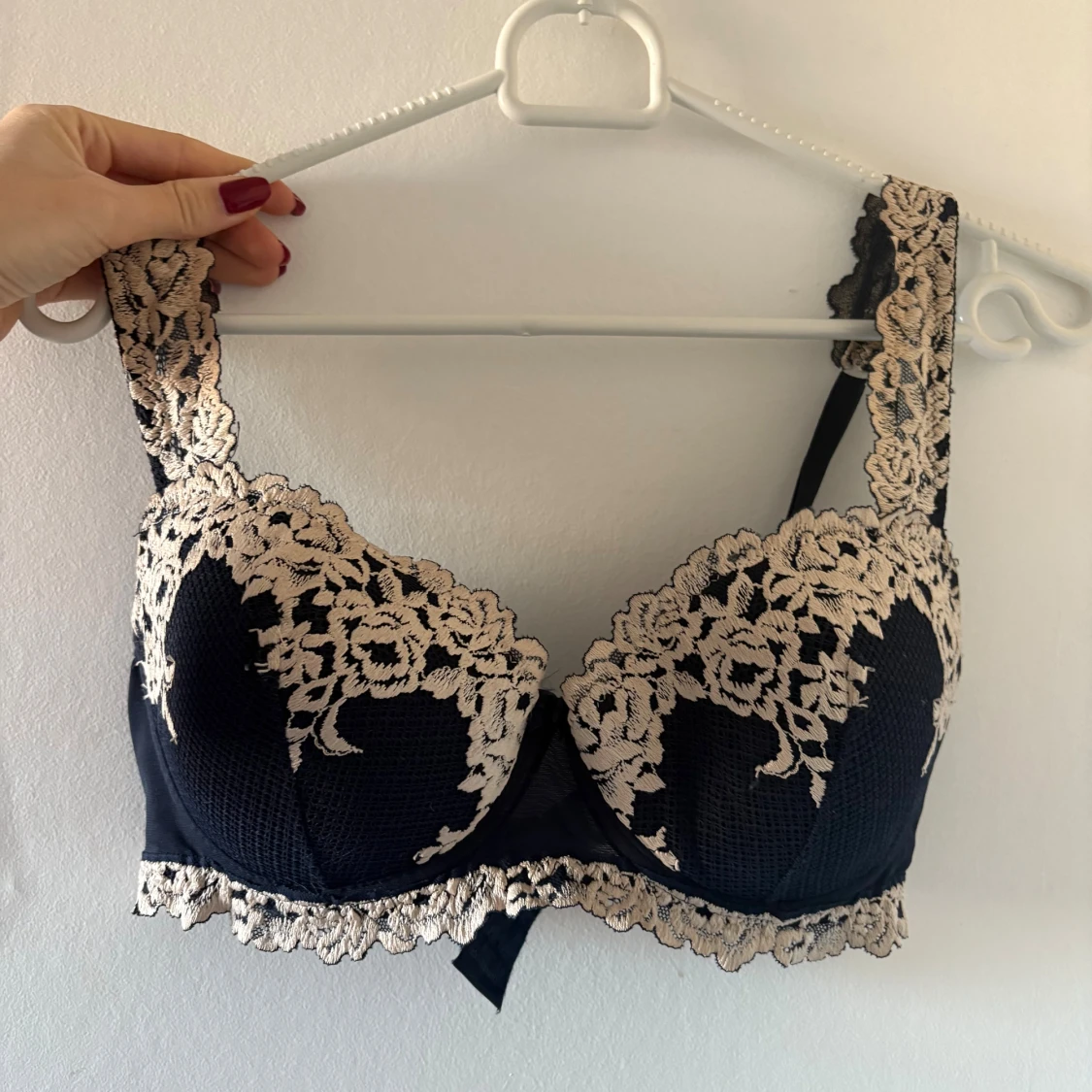 Mörkblå intimissimi bh - 1