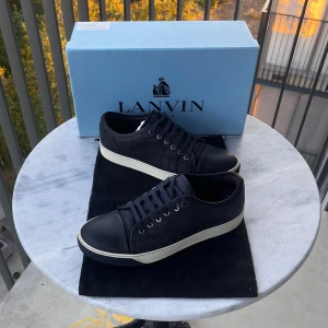 Lanvins - Säljer ett par mörkblåa lanvins🙌🏻| Storlek 43.5 | Skick 8.5/10🔥| Skriv vid minsta fundering 💭 