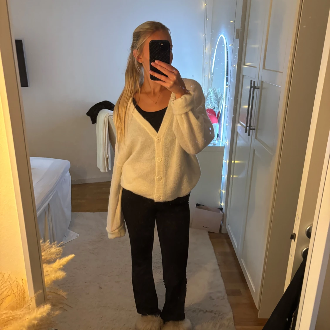 Vit stickad kofta från Cubus