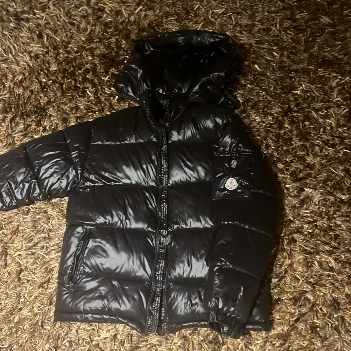 Svart Moncler pufferjacka med huva