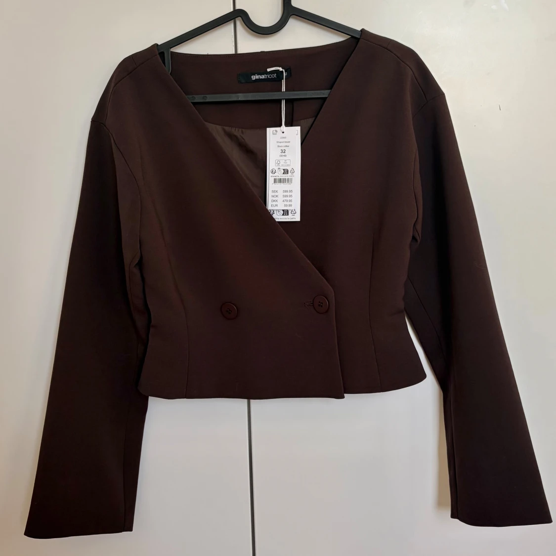 Kort kavaj från Gina