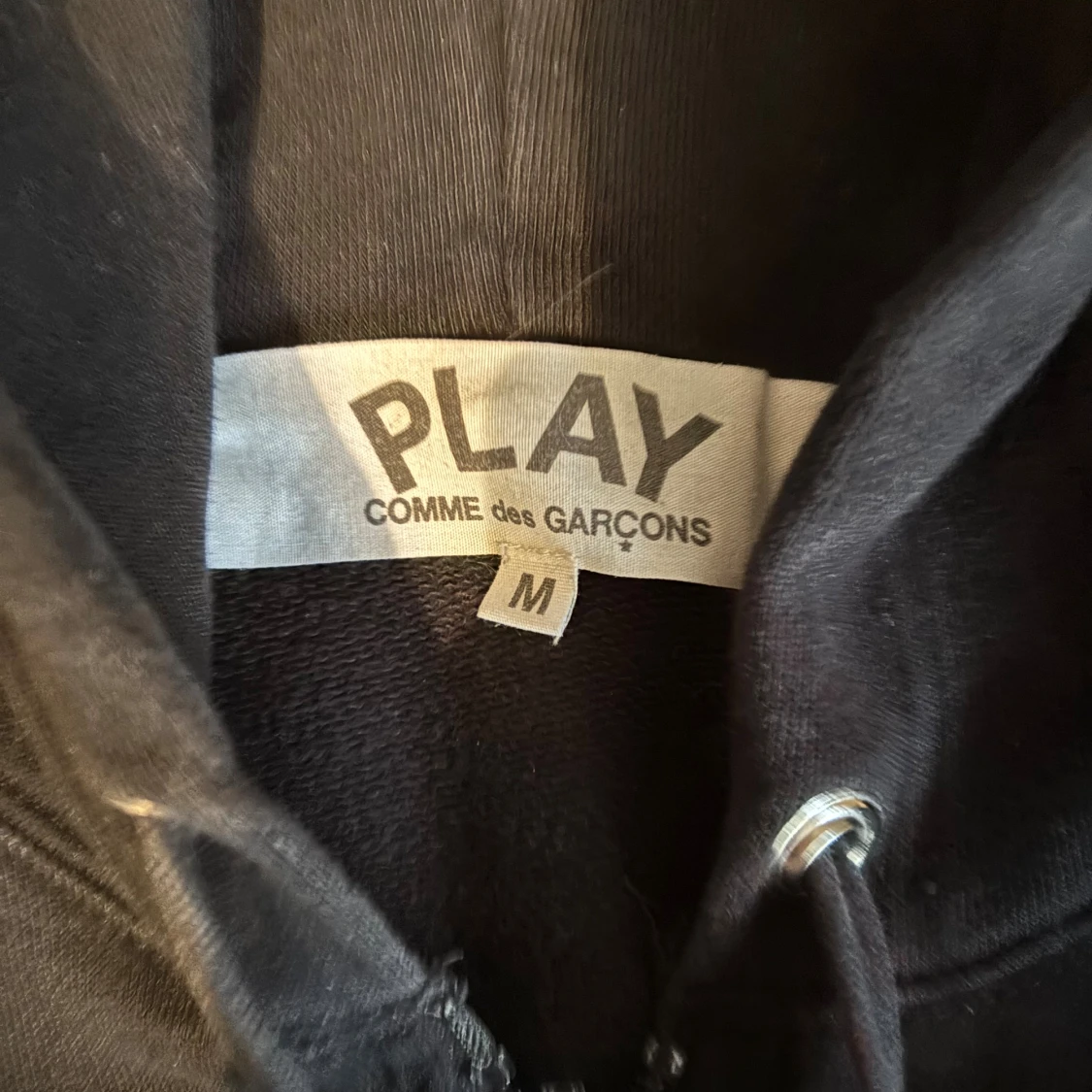 Svart hoodie från Comme des Garçons Play - 1