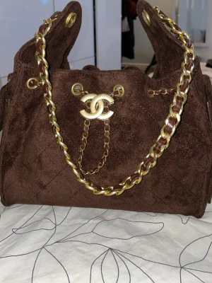  axelväska  - Helt ny!! Stainless kedja. @-kopi