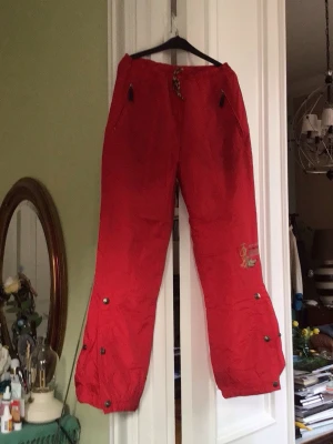 Sportbyxor - Varma vinterbyxor strl 164,rödfärg.