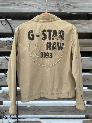 Vintage Jacka archive  - Riktigt snygg och fet vintage G-star jacka. Storlek S. Eftertraktat plagg med snygg passform. Hör gärna av er vid funderingar🙌