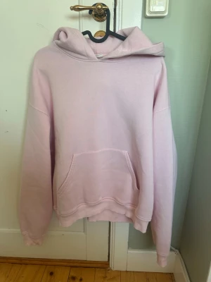 Gina hoodie  - Ljusrosa hoodie från Gina. Den är knappt använd, så i väldigt bra skick!💗 nypris: 360kr
