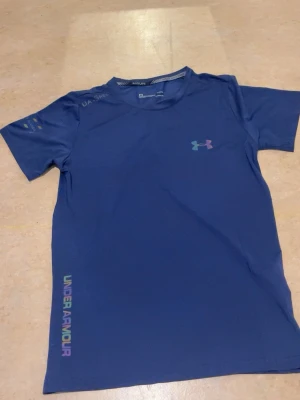 T-shirt under armour - Helt ny 