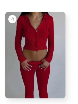 SÖKER BYTE!! - söker ett yamz set i stl S-M som ja kan byta mot mitt röda set i xs som är för litet (färg spelar ingen roll) skriv jätte gärna ifall ni är intresserad!💕 