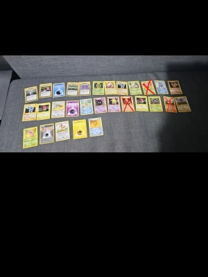 1ST EDITION POKEMON KORT!!! - Säljer HELA MIN COLECTION AV 1ST EDITON POKEMON KORT! 