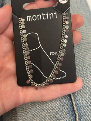 Fortlänk  - Helt ny fotlänk! Jätte fin och passar om man ska utomlands! Från ur och Penn