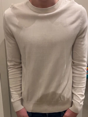 Beige These glory days tröja - Tja! Säljer nu denna feta these glory days tröjan i storleken S! Nypris 999kr Modellen är 181cm och väger 70kg