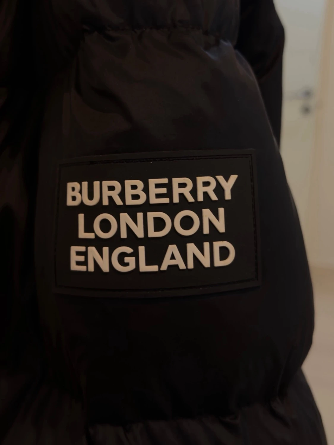 Svart pufferjacka från Burberry - 1
